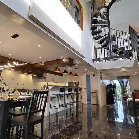 Unique Penthouse Suite, Resort Pool, Karaoke, Ps4